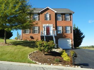 445 Windsor Dr, Christiansburg, VA 24073