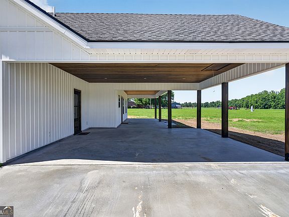 4th image of 3690 Highway 121 N