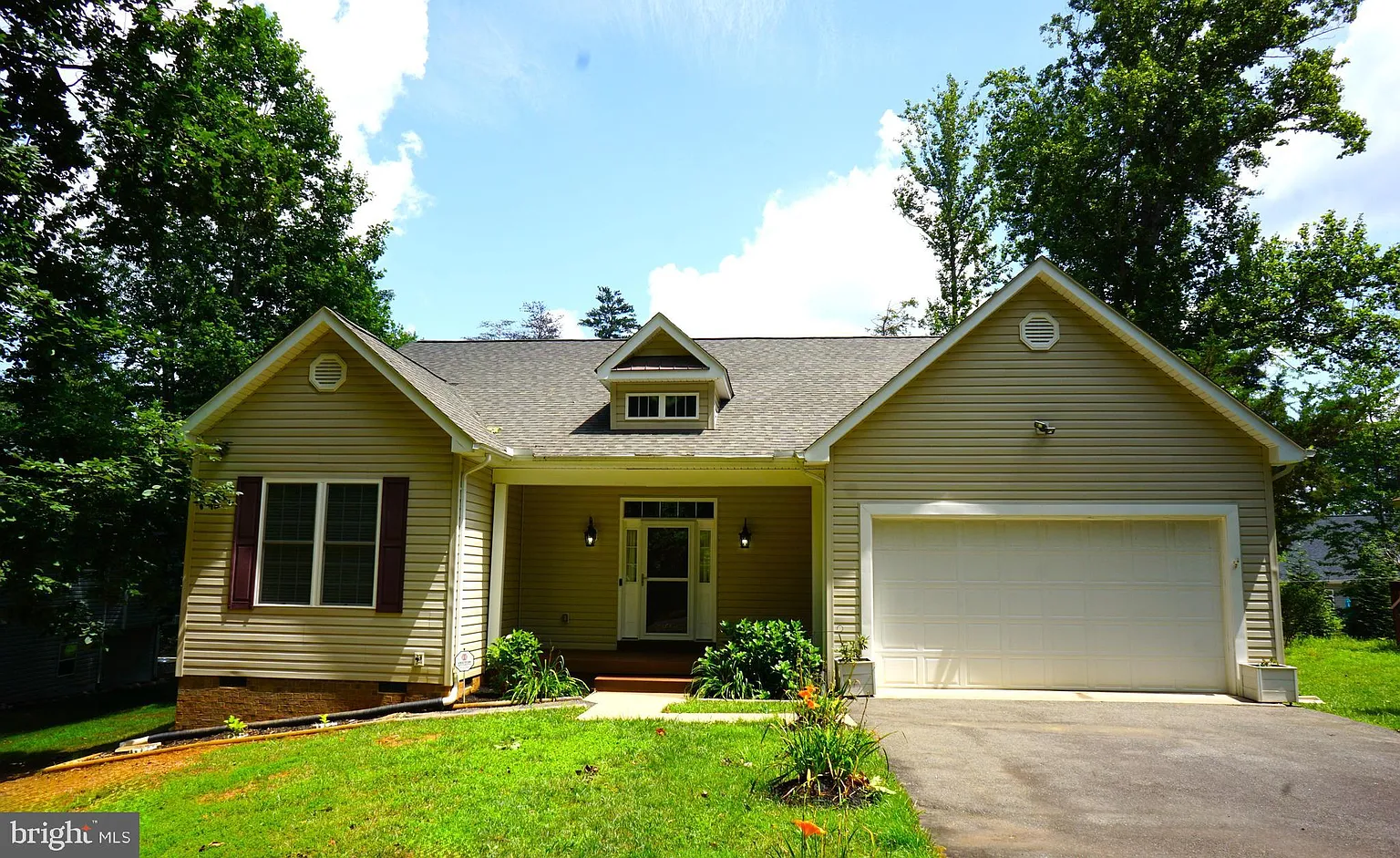 303 Stratford Cir photo 1