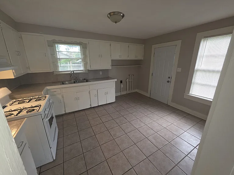 5030 Oaklon Ave — Photo 8