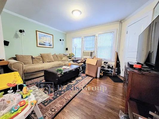 Rented by Dakis Group LLC | media 20