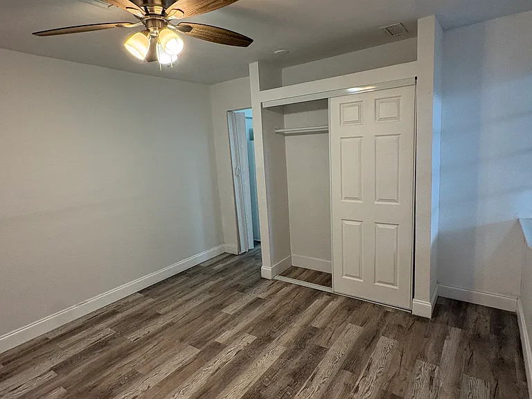 980 NW 200th Ter — Photo 11