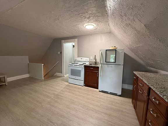 5th image of 306 Broadway Ave