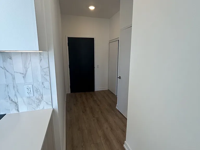 500 Dupont St #814 — Photo 7