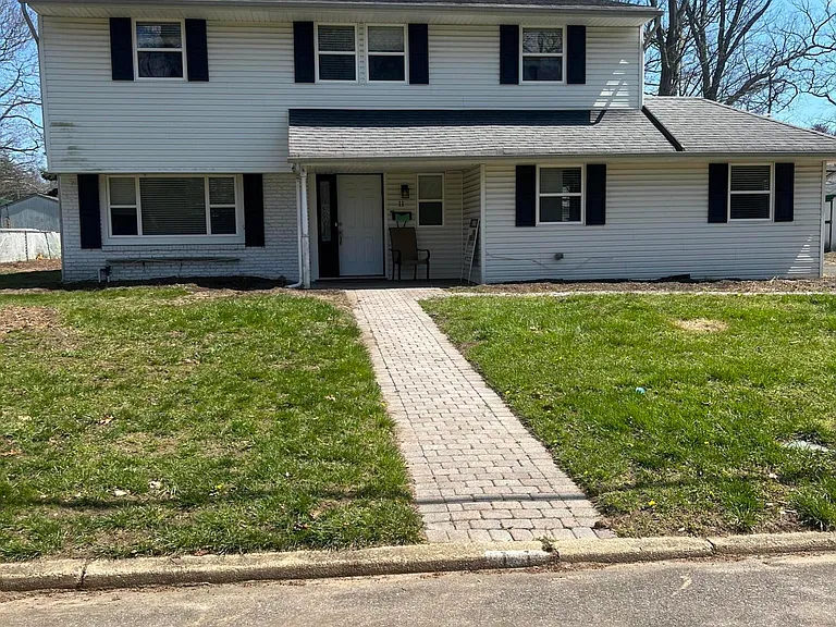 11 Barbara Ln — Photo 1