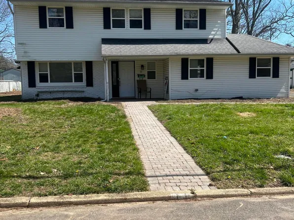 11 Barbara Ln, Oakhurst, NJ 07755