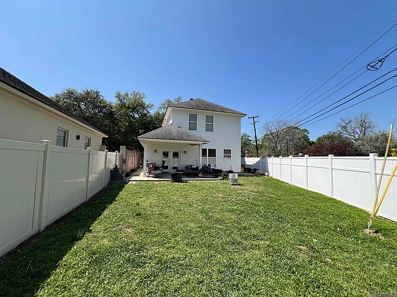 5th image of 201 Bertrand St