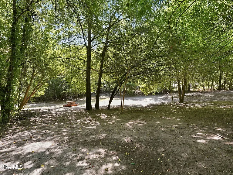 1425 Central Dr — Photo 39