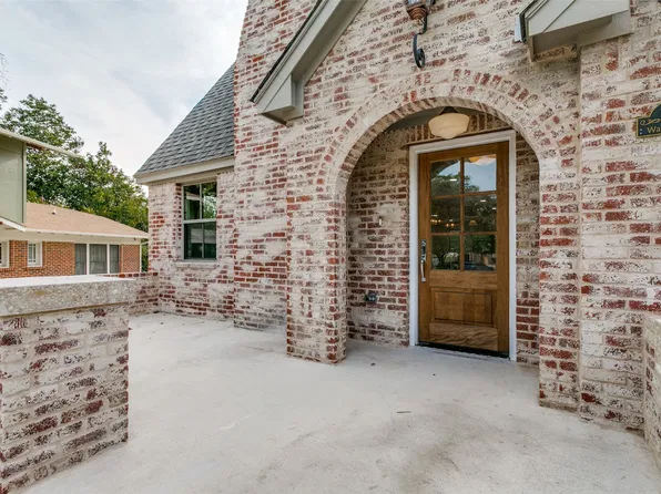 1821 Warner Rd, Fort Worth, TX 76110