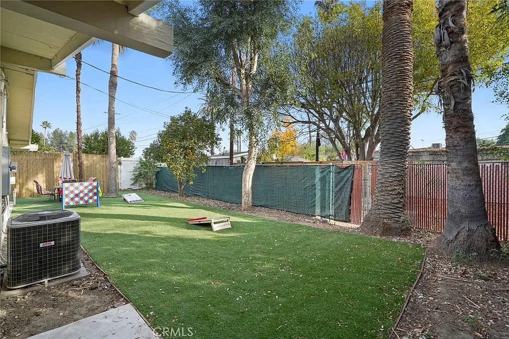 4 bed, 2.5 bath, 1817 sqft, $7,595 — Photo 2