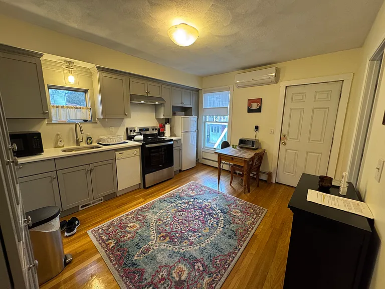 50 Jeffries St #2 — Photo 19