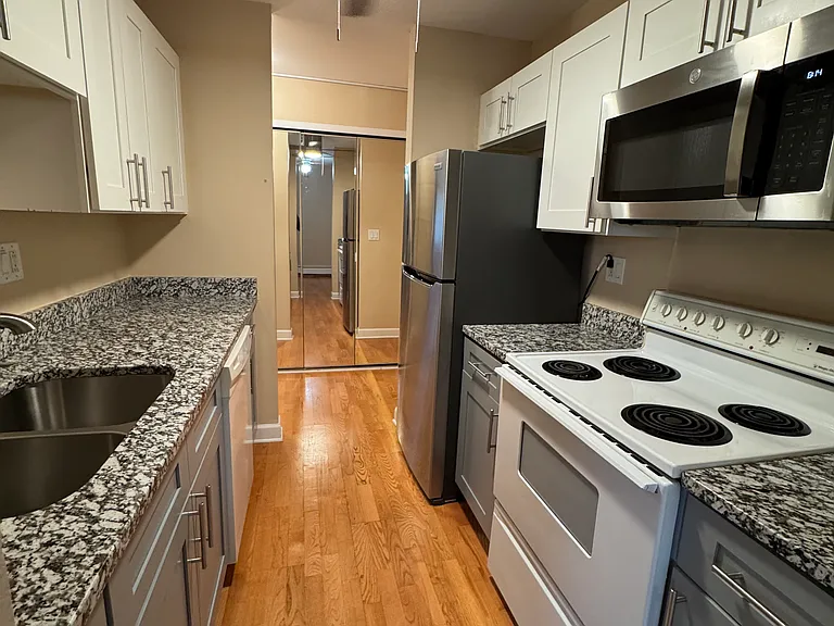 1806 Hemlock Pl #206 — Photo 8