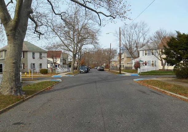 2nd image of 311 Paris Ave