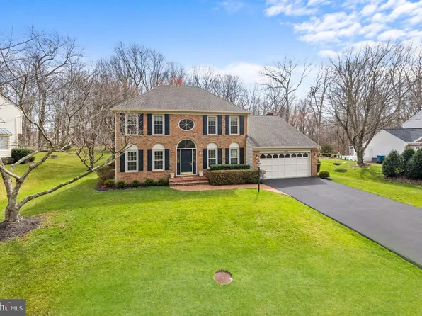 10605 Winslow Dr, Fairfax Station, VA 22039