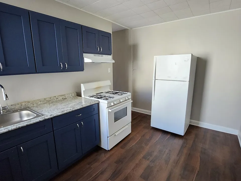 230 Centre St #1B