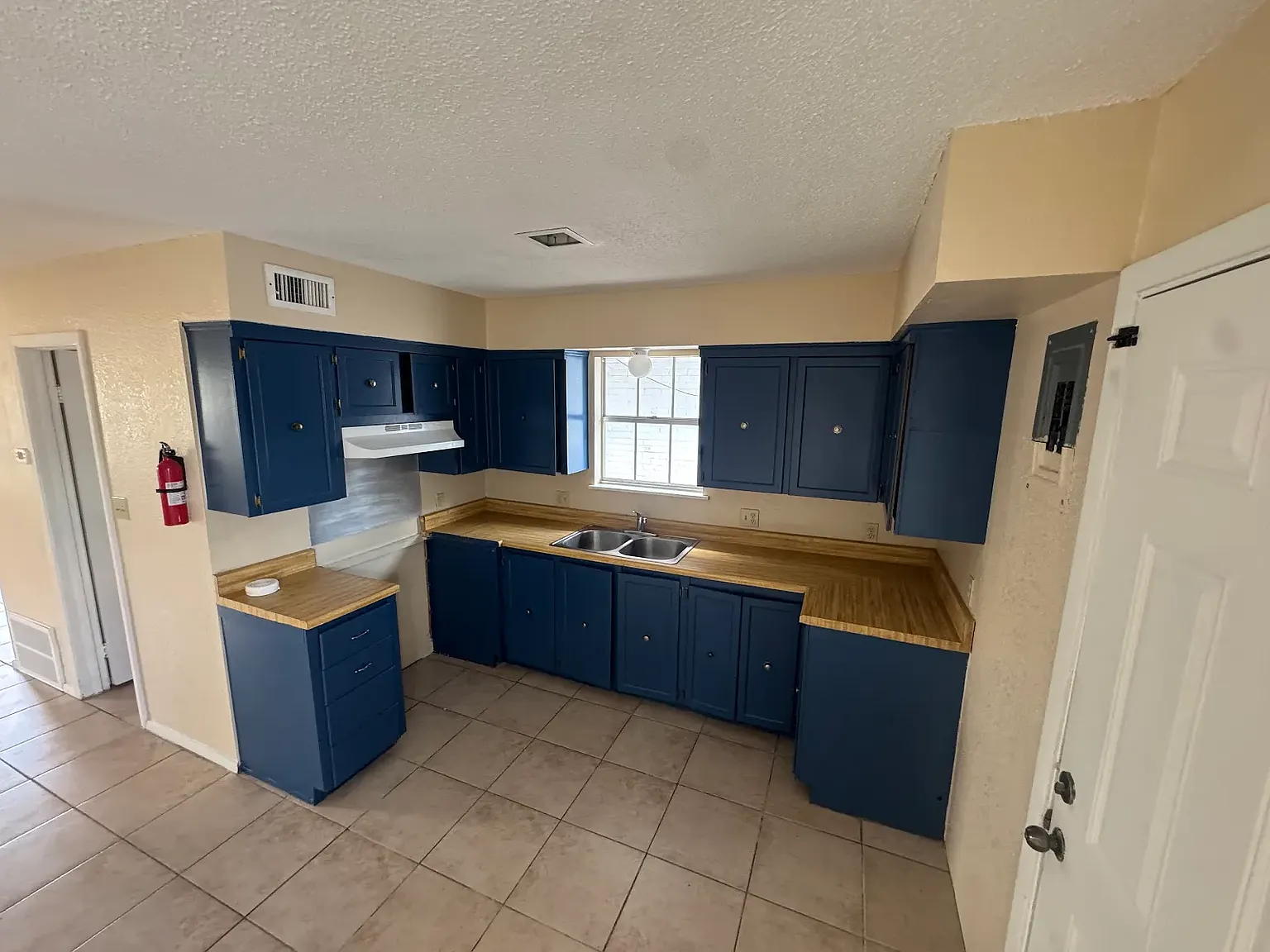 2 bed, 1.5 bath, $795 — Photo 3