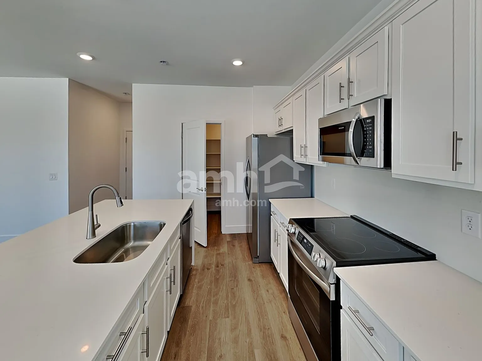 4 bed, 2.5 bath, 2154 sqft, $2,305 — Photo 3