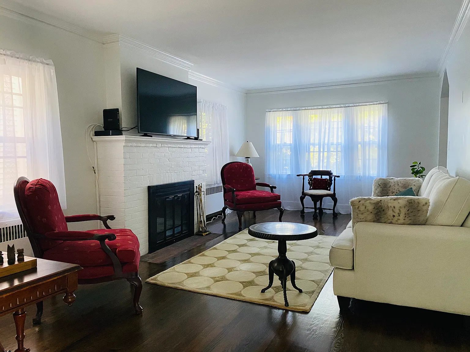 4 bed, 1.5 bath, 1850 sqft, $6,500 — Photo 4
