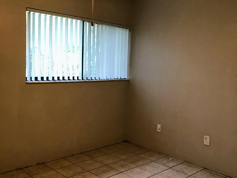 2508 SW 35th Pl #B8 — Photo 10