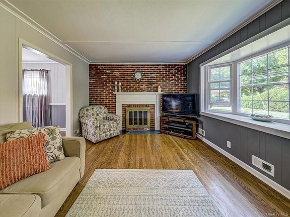 5th image of 100 Pine Dr