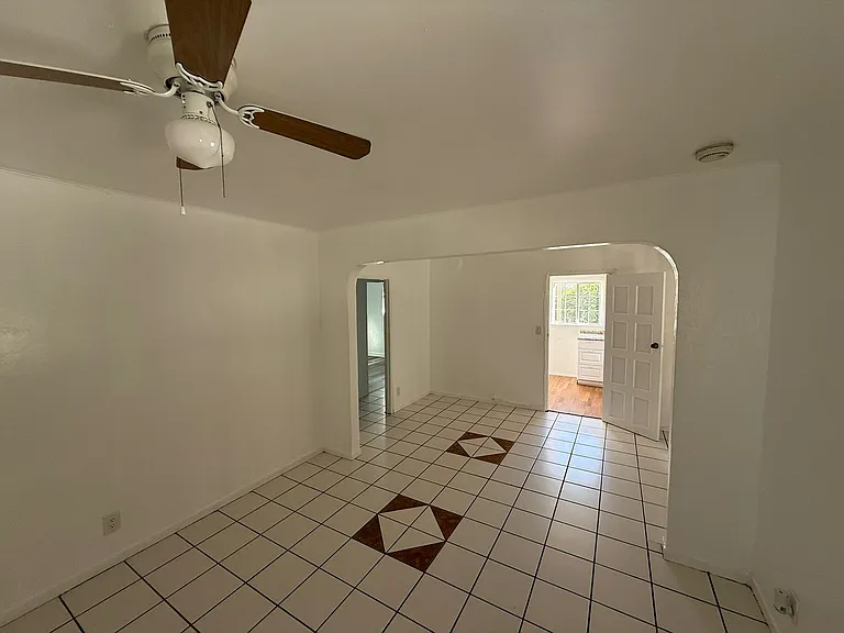 950 E Washington Ave #A — Photo 9
