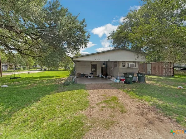 401 Walnut St, Hallettsville, TX 77964