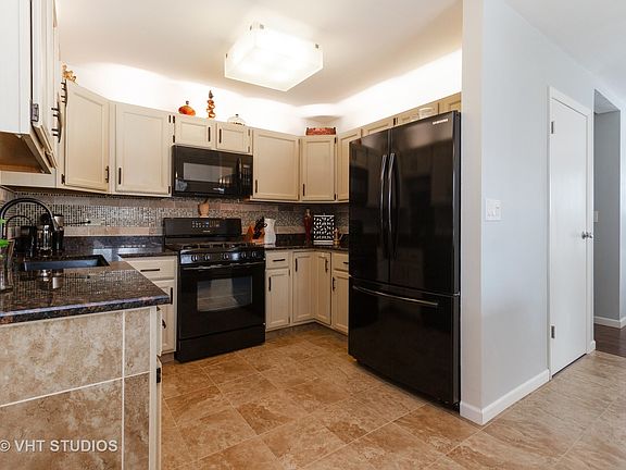 3rd image of 20200 S Rosewood Dr