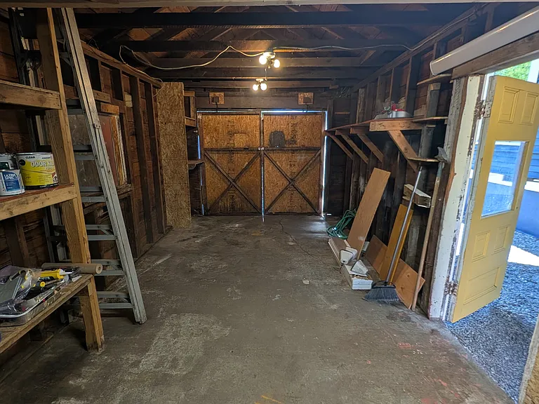 2200 Iron St — Photo 27