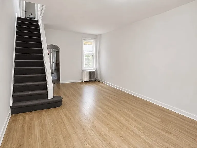 2113 Wakeling St — Photo 3