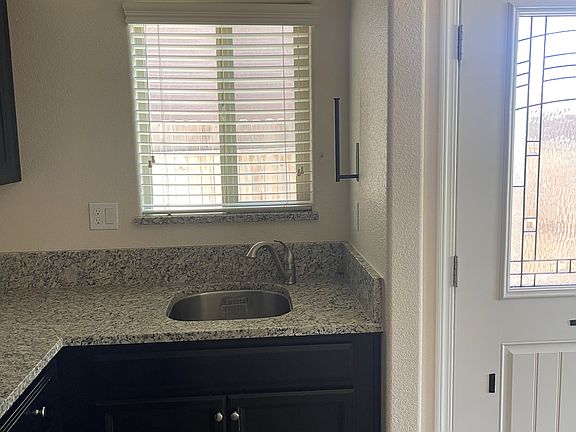 4th image of 4960 Dexter Ct #B