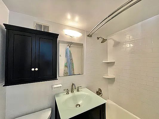 3rd image of 5 Tudor City Pl APT 1534
