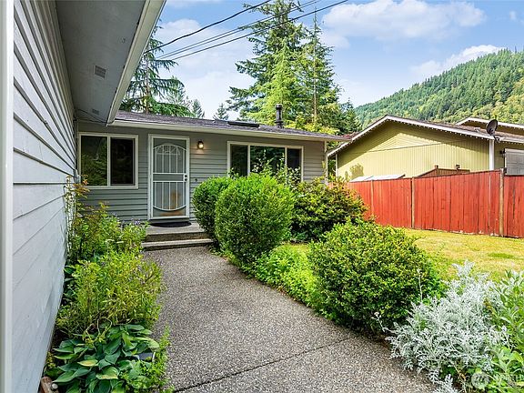 3rd image of 3031 Ridgeview Drive