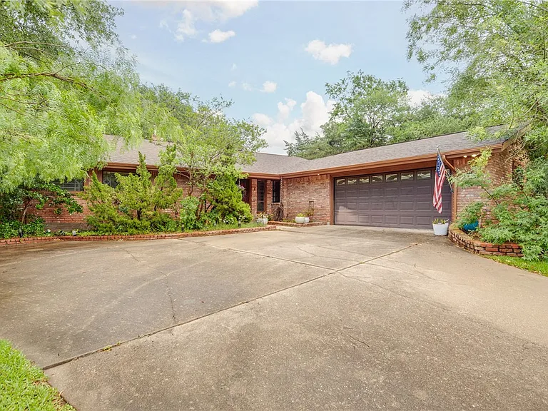 2902 Chaparral Cir — Photo 3