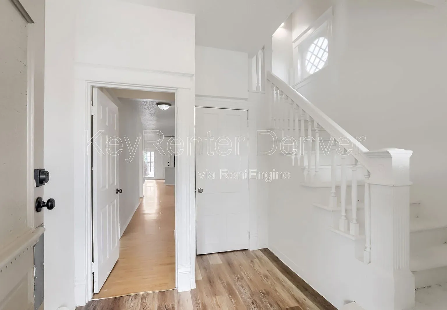 3 bed, 1.0 bath, 911 sqft, $1,625 — Photo 3