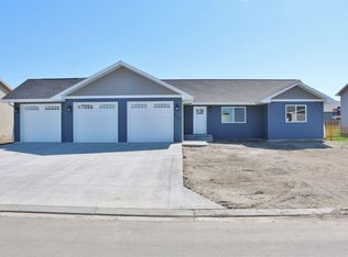 325 5th Ave SW, Surrey, ND 58785