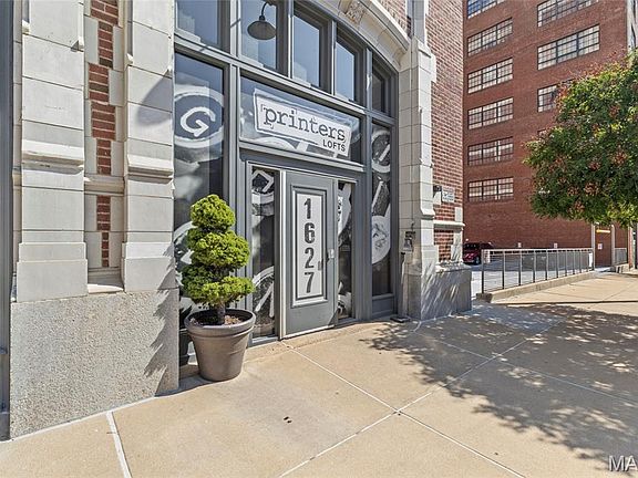 2nd image of 1627 Locust St APT 406