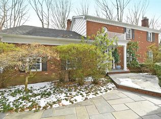 2 Priory Ct, Melville, NY 11747