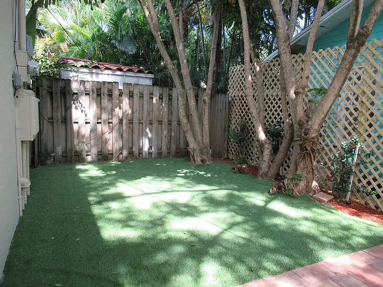 810 Park Pl — Photo 3