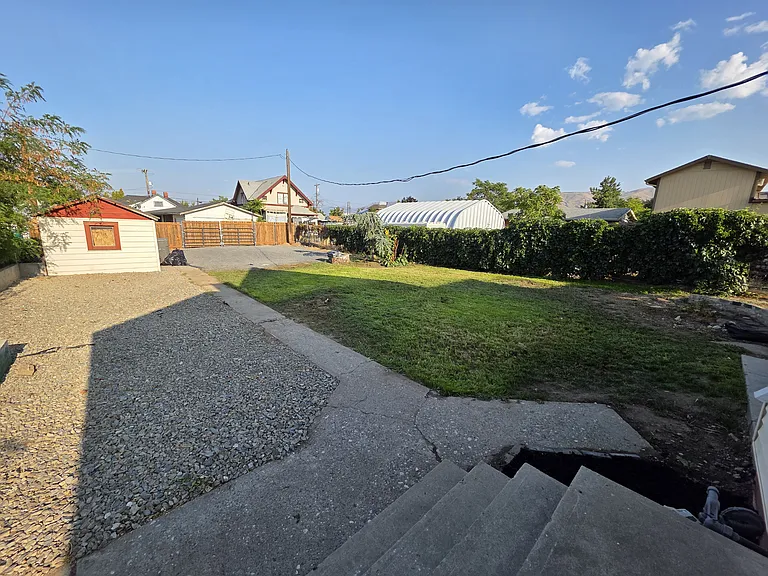 911 Walker Ave — Photo 1
