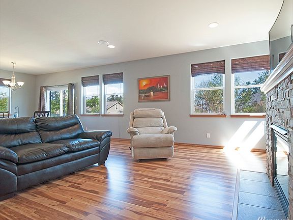 4th image of 2857 SW Berwick Dr