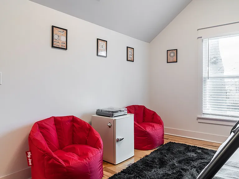 925 Mansfield Ave — Photo 24