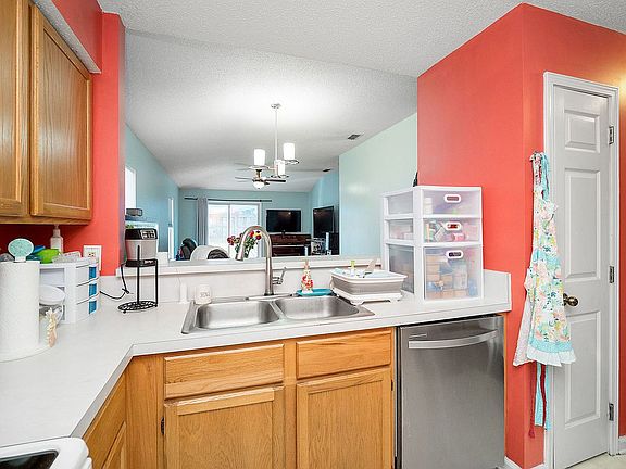 4th image of 2401 Townsquare Dr
