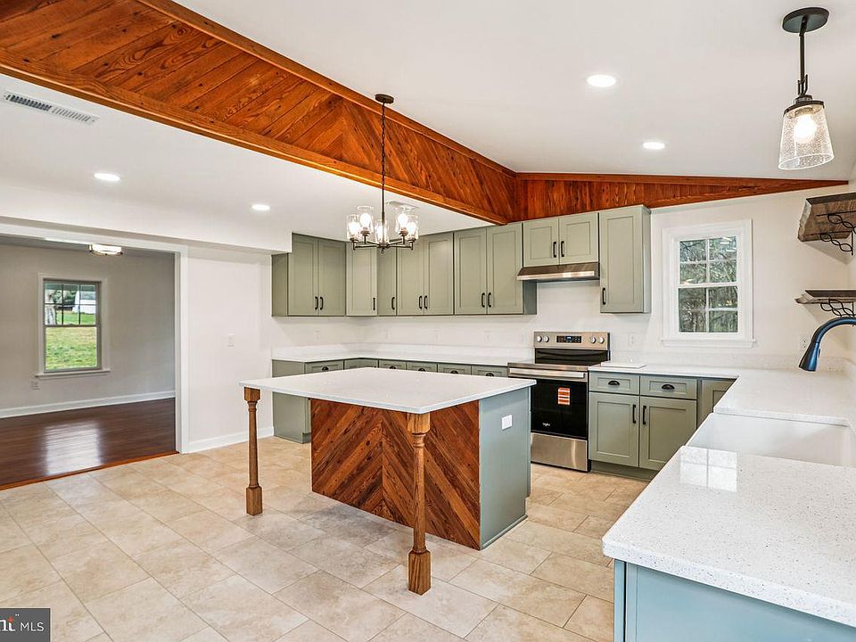 1st image of 19452 Garretts Mill Rd