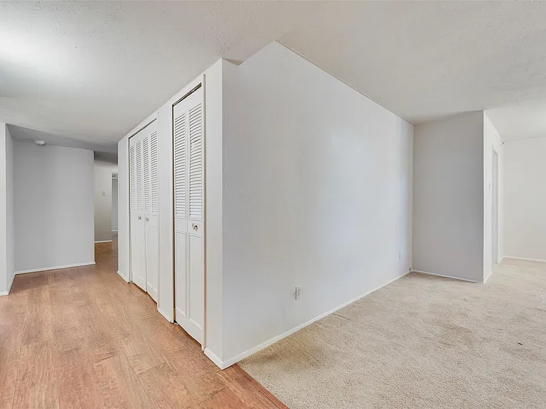 1429 Whitehall Dr — Photo 4