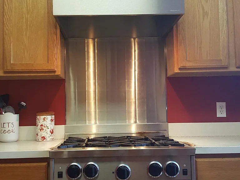 Chef's paradise, custom commercial gas range (Picture do not reflect the granite counter tops)