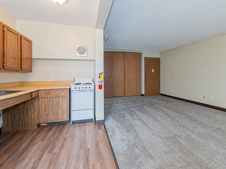 Carbondale Towers — Photo 10