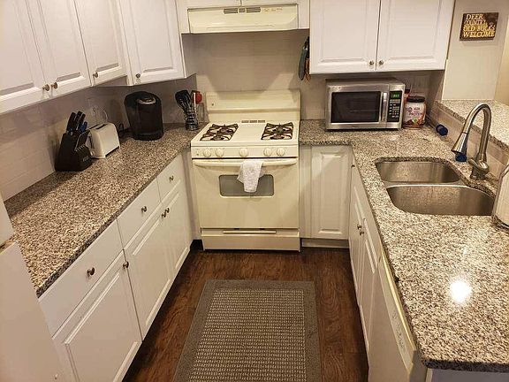 3rd image of 2701C Greystone Dr