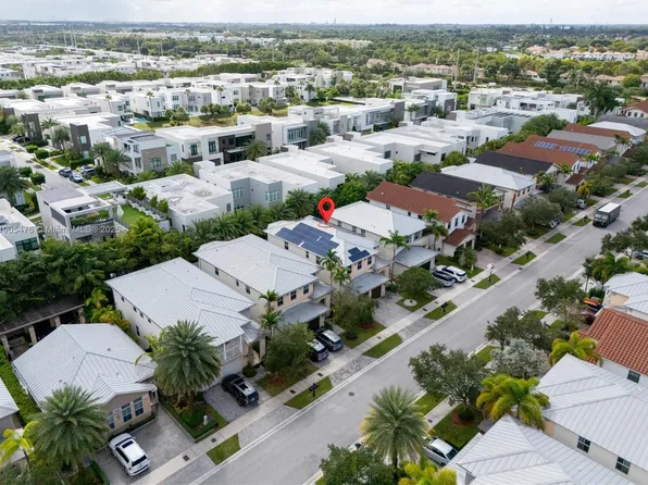 10470 NW 69th Ter, Doral, FL 33178