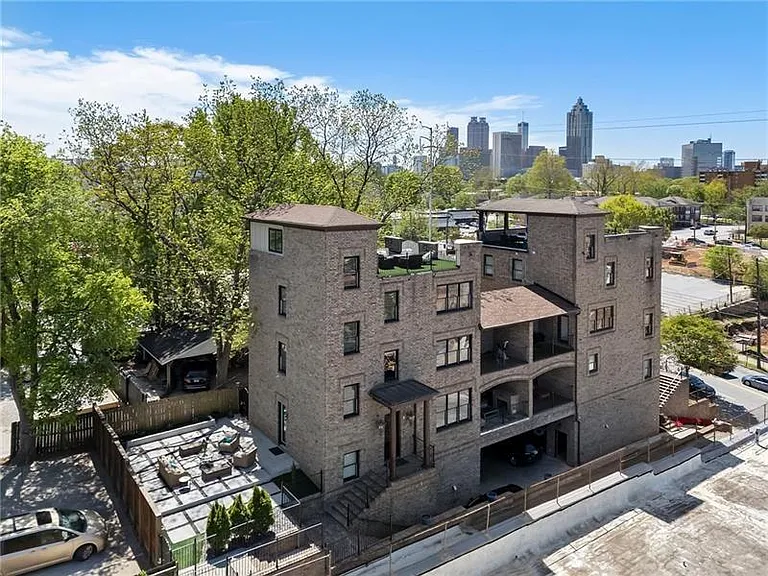 631 Boulevard NE — Photo 49