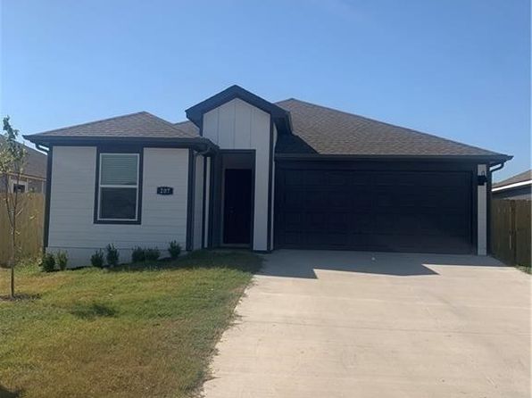 207 NW Belleflower St